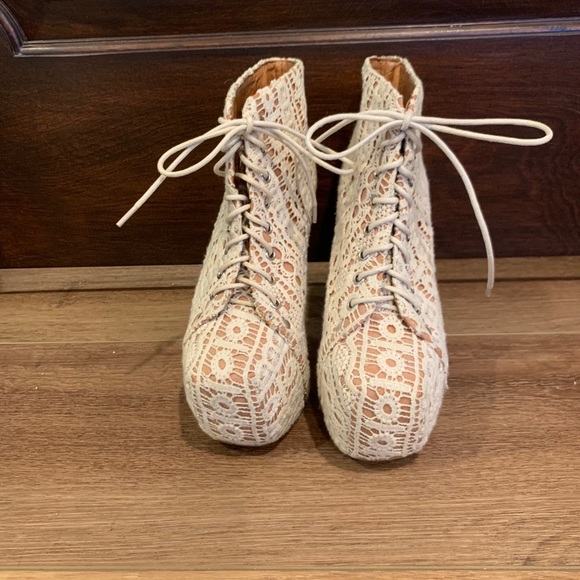 White Lace Platform Pumps - Picture 4 of 4